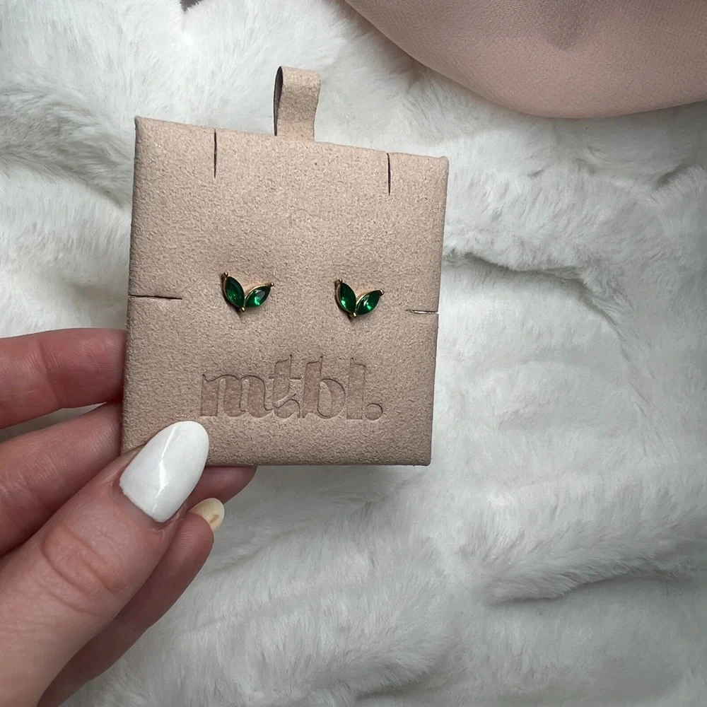 18k Gold Plated Emerald Bunny Studs - Picture 3 of 3